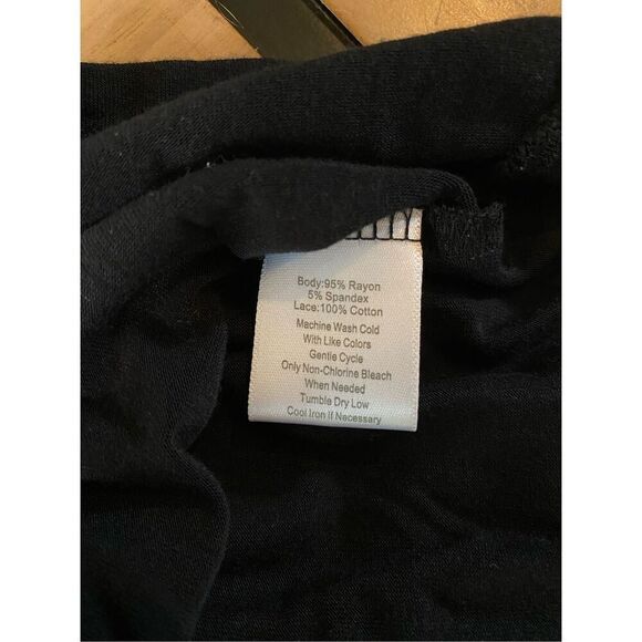 Calligraphie Fringe Lace Sleeveless Top - Picture 4 of 6